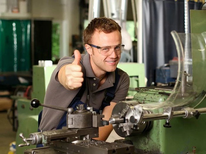 Требуется станочник широкого профиля