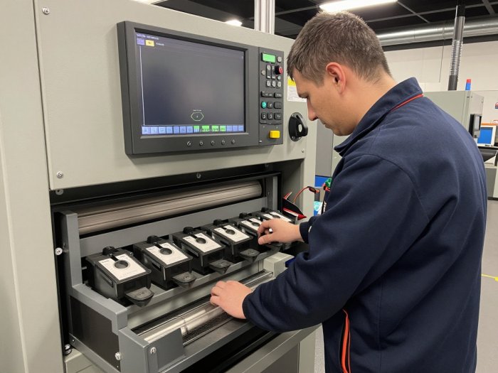 Вакансия - Наладчик станков и манипуляторов с ПУ