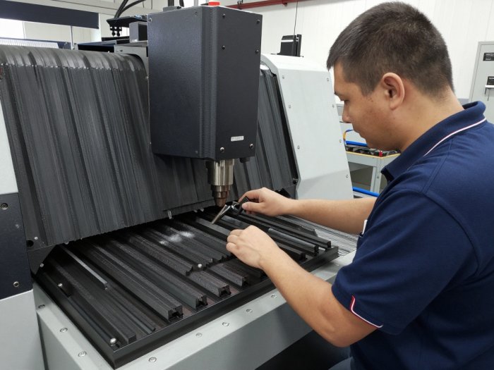 Вакансия  "Наладчик станков с ЧПУ"