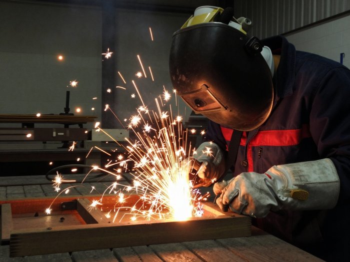 Сколько зарабатывает сварщик и как им стать?